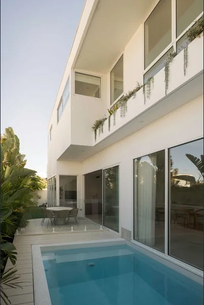 Plunge pool and pool terrace below the rear elevation, Swanbourne project